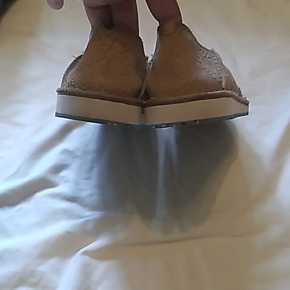 💥🌵💐Women's Ariat cruisers shoes color tan and peach size 7💥🌵💐 - Picture 7 of 8